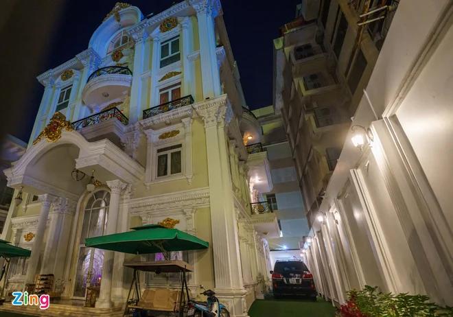 Video: Công an bắt tạm giam bà Phương Hằng-2