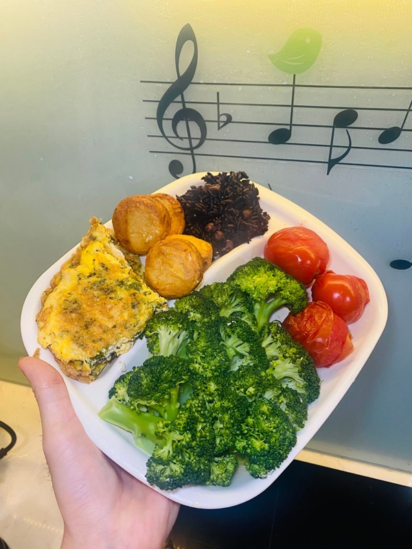 Nấu ăn vì đam mê, vợ đảm&nbsp;đều đặn cơm ngon canh ngọt&nbsp;cho chồng mang đi làm, tự vẽ cả menu&nbsp;cực độc đáo-2