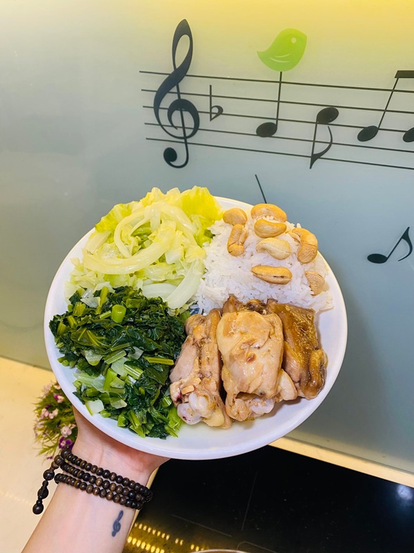 Nấu ăn vì đam mê, vợ đảm đều đặn cơm ngon canh ngọt cho chồng mang đi làm, tự vẽ cả menu cực độc đáo-3