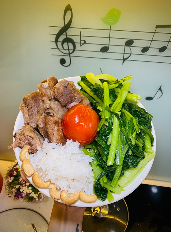 Nấu ăn vì đam mê, vợ đảm&nbsp;đều đặn cơm ngon canh ngọt&nbsp;cho chồng mang đi làm, tự vẽ cả menu&nbsp;cực độc đáo-4