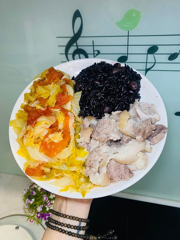 Nấu ăn vì đam mê, vợ đảm&nbsp;đều đặn cơm ngon canh ngọt&nbsp;cho chồng mang đi làm, tự vẽ cả menu&nbsp;cực độc đáo-5