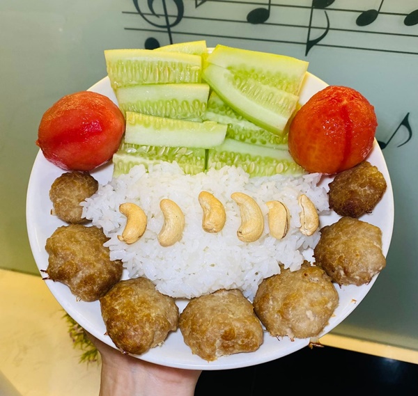 Nấu ăn vì đam mê, vợ đảm đều đặn cơm ngon canh ngọt cho chồng mang đi làm, tự vẽ cả menu cực độc đáo-6