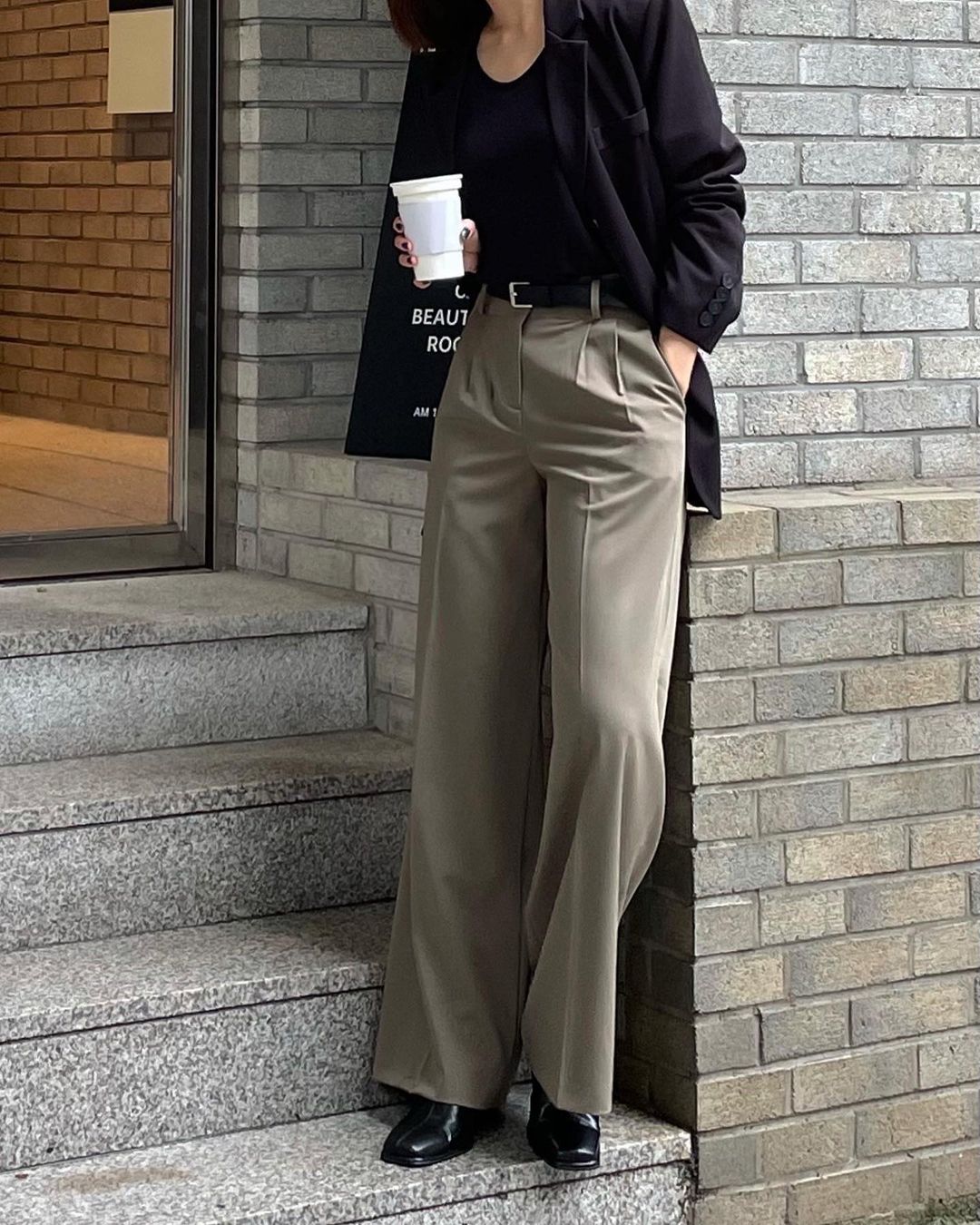 Gái Hàn diện nhiều phong cách với một chiếc quần mà ai cũng có, hóa ra là vì lên đồ đẹp mê-5