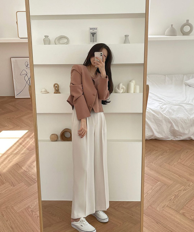 Gái Hàn diện nhiều phong cách với một chiếc quần mà ai cũng có, hóa ra là vì lên đồ đẹp mê-12