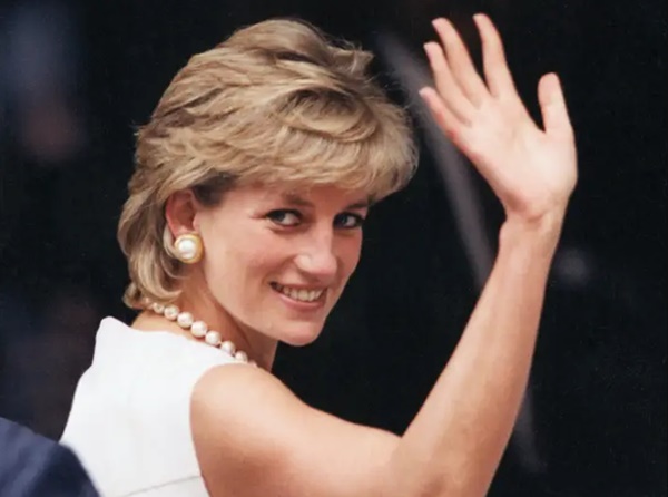 Điều ít biết về bức ảnh chân dung bị Công nương Diana ghét bỏ: Chứa chi tiết gây khó chịu nhưng vẫn được sử dụng và lưu hành khắp mọi nơi-2