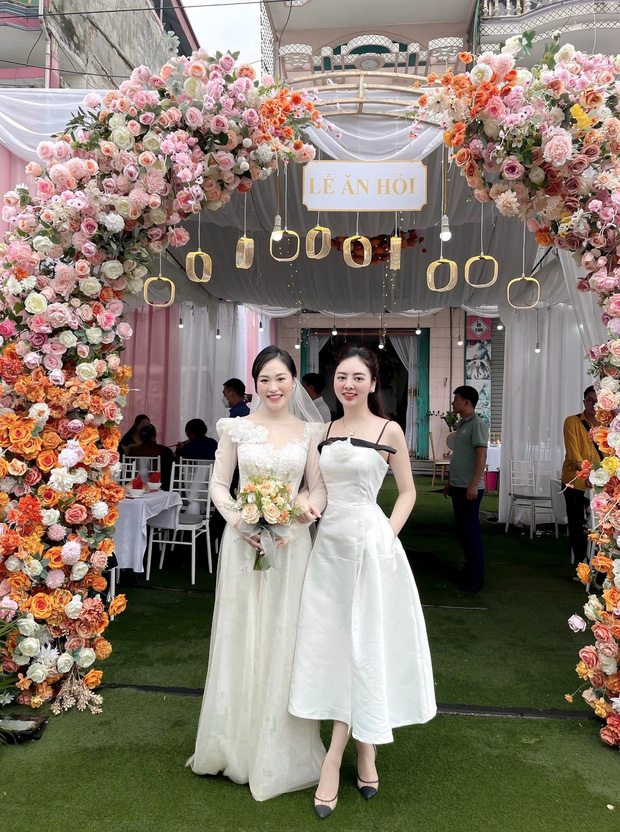 Cô gái bị ném đá vì mặc váy trắng cầu kỳ khi đi ăn cưới  Tin tức Online