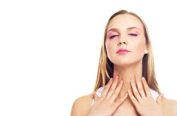 Nếu không duy trì chỗ này trông sẽ già đi. Hãy thực hiện 3 điều sau đây để giảm nếp nhăn vùng cổ-3