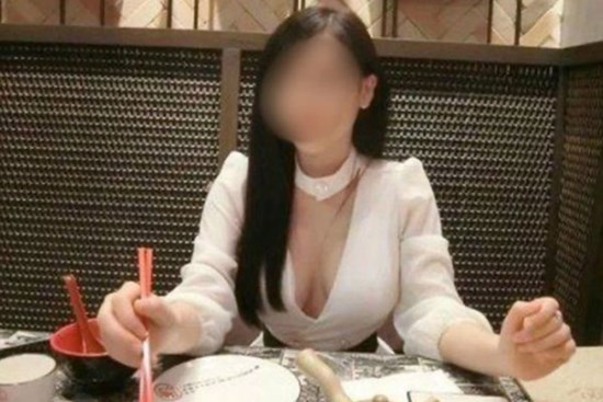 Màn trả thù bằng son môi của cô gái khi bị 