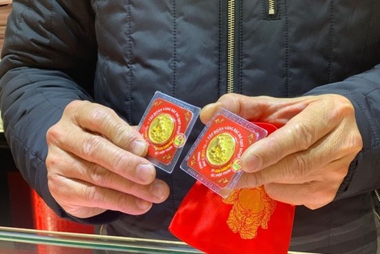 Giá vàng hôm nay 25/3: TT Biden cùng NATO dấn bước, vàng lên 70 triệu/lượng