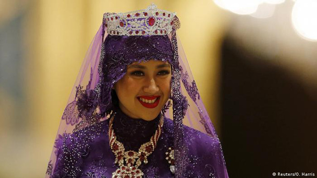 Đám cưới phủ vàng trong cung điện 1788 phòng của Hoàng tử Brunei và cuộc sống bất ngờ của nữ thường dân sau 7 năm bước chân vào cửa Hoàng tộc-11