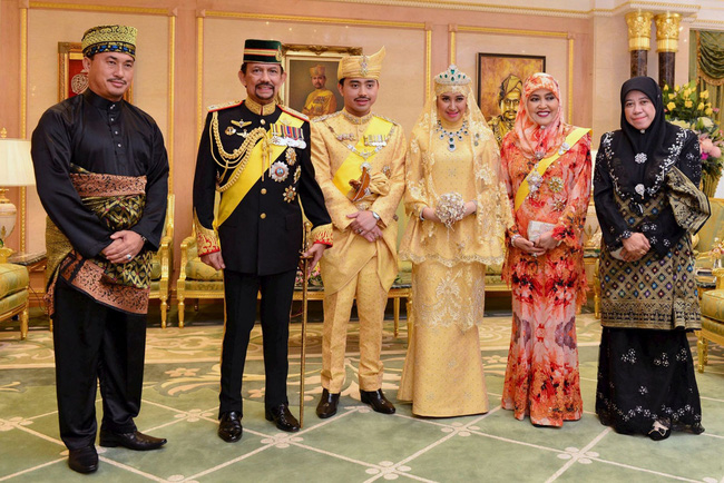 Đám cưới phủ vàng trong cung điện 1788 phòng của Hoàng tử Brunei và cuộc sống bất ngờ của nữ thường dân sau 7 năm bước chân vào cửa Hoàng tộc-12