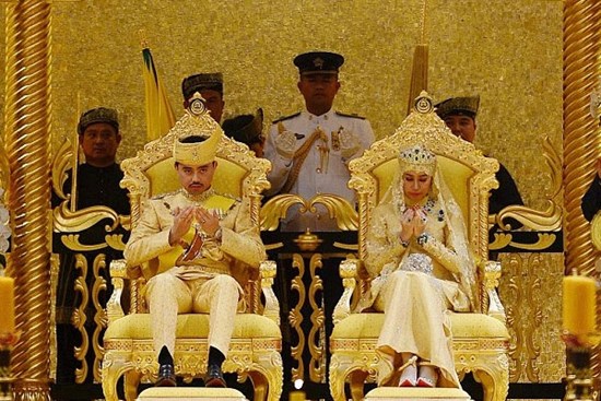 Đám cưới phủ vàng trong cung điện 1788 phòng của Hoàng tử Brunei và cuộc sống bất ngờ của nữ thường dân sau 7 năm bước chân vào cửa Hoàng tộc