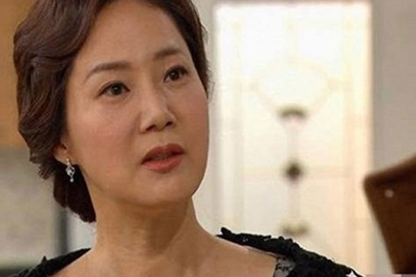 Tôi cứ mắc kẹt với nỗi đau ở quá khứ, cái ngày mà mẹ mất nhưng tìm mãi chẳng thấy bố đâu-2