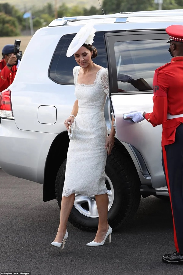 Mehgan Markle phải tức đỏ mắt khi phát hiện Công nương Kate khẳng định vị thế Nữ hoàng tương lai theo cách bất ngờ-3