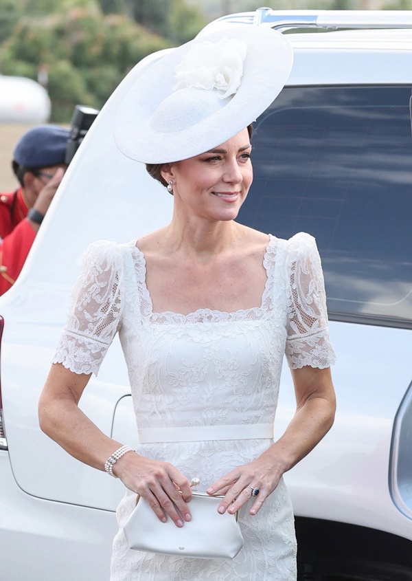 Mehgan Markle phải tức đỏ mắt khi phát hiện Công nương Kate khẳng định vị thế Nữ hoàng tương lai theo cách bất ngờ-4