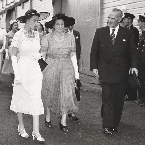 Mehgan Markle phải tức đỏ mắt khi phát hiện Công nương Kate khẳng định vị thế Nữ hoàng tương lai theo cách bất ngờ-8