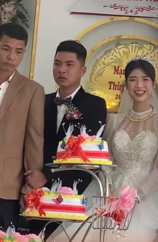 Nhan sắc cô dâu trong đám cưới chú rể khóc nức nở đang gây sốt: Xinh chẳng kém hot girl-1