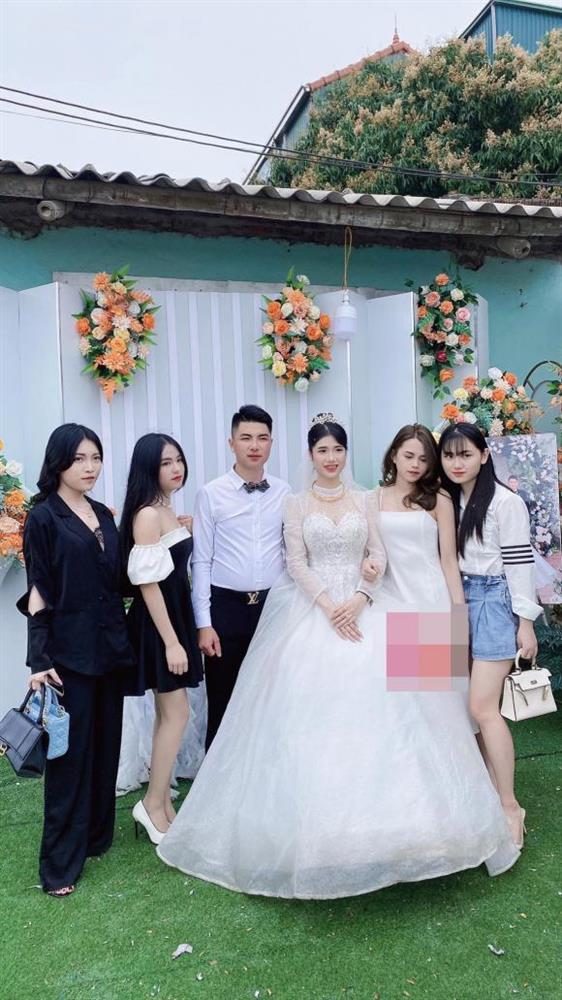 Nhan sắc cô dâu trong đám cưới chú rể khóc nức nở đang gây sốt: Xinh chẳng kém hot girl-6