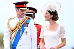 Bàn tay lạc lối của Công nương Kate trên người Hoàng tử William tại sự kiện trang trọng gây bão cộng đồng mạng-16