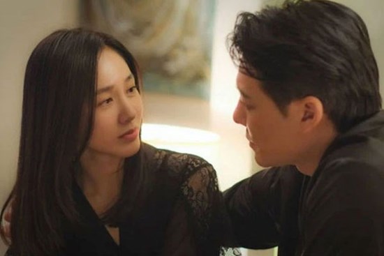 Nửa đêm chồng giận dữ vô lý đập tivi, sáng hôm sau cô vợ làm một việc khiến đối phương ân hận tột độ