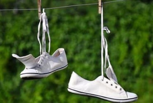 Mách bạn 9 cách bất ngờ giúp loại bỏ mùi hôi trên giày-7