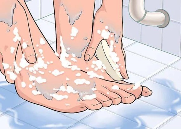 Mách bạn 9 cách bất ngờ giúp loại bỏ mùi hôi trên giày-8