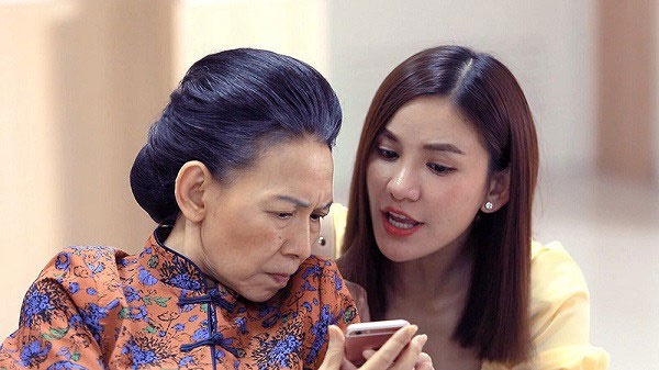 Anh trai dẫn bạn gái nghèo về nhà, mẹ mất 50 triệu, lén lục túi xách mà run cầm cập-2