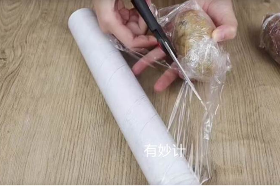 Mẹo sử dụng màng bọc thực phẩm, cái thứ 3 đã tài tình, cái cuối cùng còn bất ngờ hơn-4