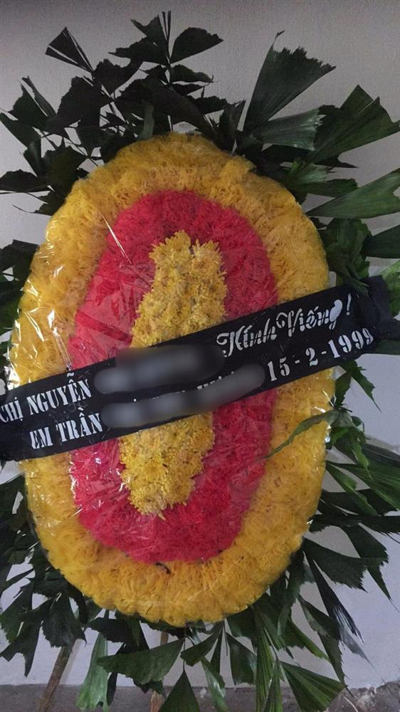 Choáng váng với loạt tin nhắn nội dung 18+ của chồng với tiểu tam, vợ gửi luôn vòng hoa đến nhà với khẩu hiệu cực choáng!-6