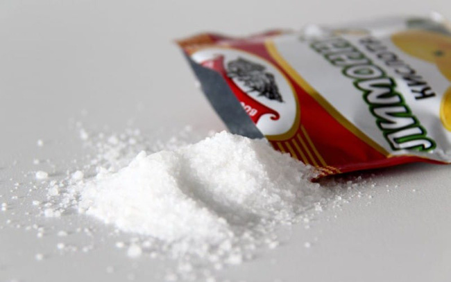 4 cách làm sạch vết cáu bẩn trong ấm đun nước siêu nhanh-5