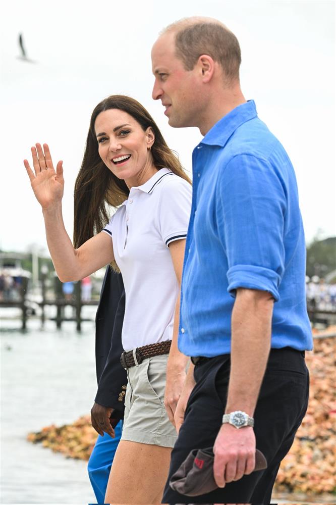 Bàn tay lạc lối của Công nương Kate trên người Hoàng tử William tại sự kiện trang trọng gây bão cộng đồng mạng-12