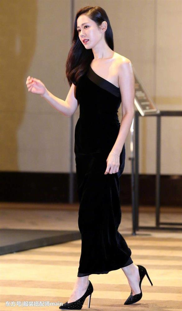 10 bộ cánh thảm đỏ đẹp nhất của Son Ye Jin: Quá nửa là đầm trắng, càng ngắm càng hóng váy cưới trong hôn lễ thế kỷ-12