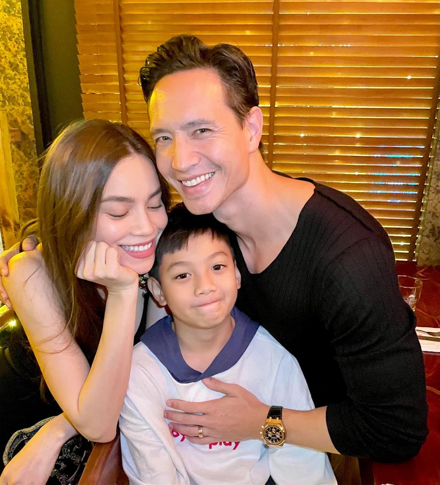 Mê tít loạt khoảnh khắc các bố bỉm sữa chăm con, Kim Lý và Cường Đô La cạnh tranh danh hiệu ông bố ngọt ngào nhất-25