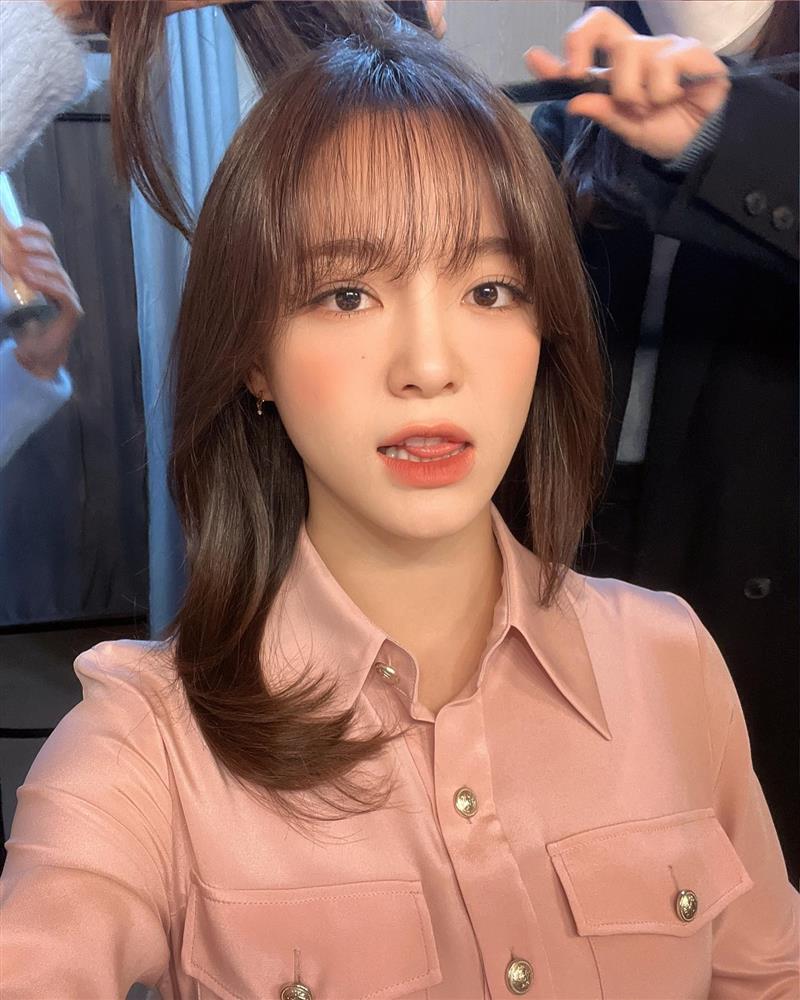 Nữ chính Hẹn Hò Chốn Công Sở: Để tóc siêu xinh nhưng vẫn có lần bị chính tóc mái hại cho tơi bời-1