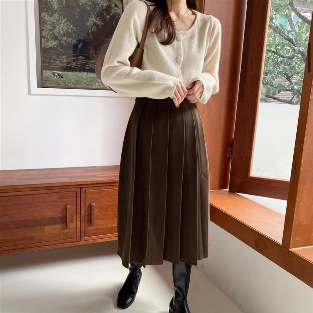 Một kiểu chân váy đang soán ngôi chân váy xếp ly nhỏ, khiến chị em phát mê vì quá sang trọng tinh tế-6