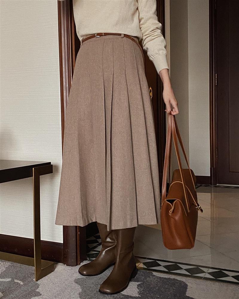 Một kiểu chân váy đang soán ngôi chân váy xếp ly nhỏ, khiến chị em phát mê vì quá sang trọng tinh tế-8