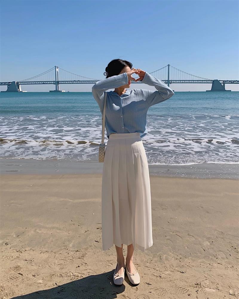 Một kiểu chân váy đang soán ngôi chân váy xếp ly nhỏ, khiến chị em phát mê vì quá sang trọng tinh tế-15