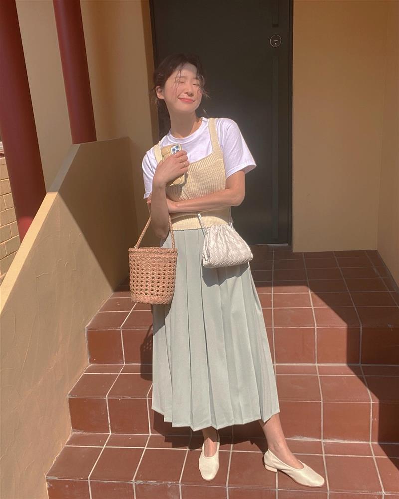 Một kiểu chân váy đang soán ngôi chân váy xếp ly nhỏ, khiến chị em phát mê vì quá sang trọng tinh tế-16