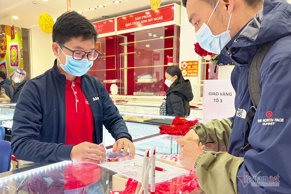 Giá vàng hôm nay 27/3: NATO thêm vũ khí chống Nga, vàng tăng mạnh-1