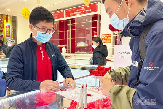 Giá vàng hôm nay 27/3: NATO thêm vũ khí chống Nga, vàng tăng mạnh