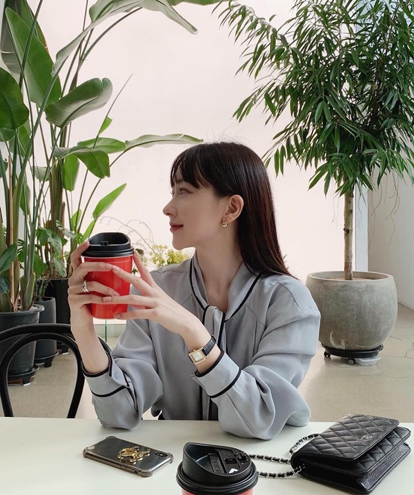 3 kiểu sơ mi hot nhất lúc này: Hack tuổi trẻ trung mà không hề cưa sừng làm nghé-11