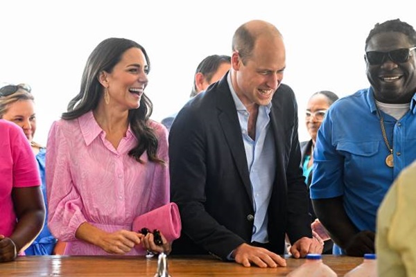 Khoảnh khắc Công nương Kate vượt mặt chồng với hành động táo bạo chưa từng thấy khiến nhiều người phải kiêng nể-11