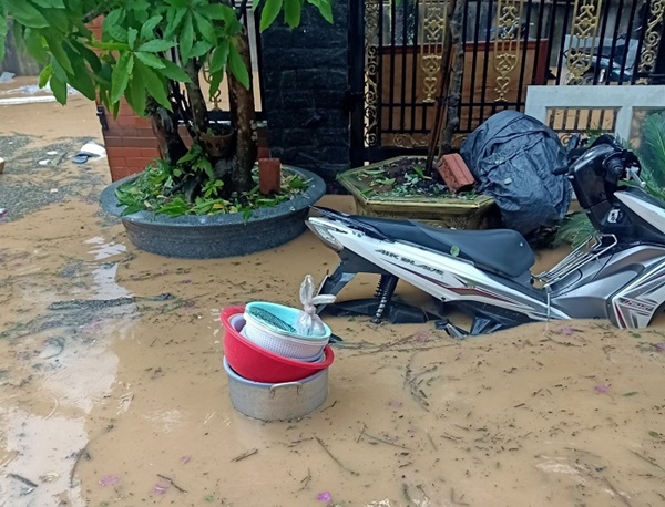 Mưa đá trút xuống Đà Lạt, ngập cục bộ-3