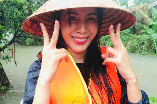 Thuỷ Tiên bị chỉ trích vì từng chê Sea Games là hội làng, nay lại đi hát chào mừng Sea Games-4