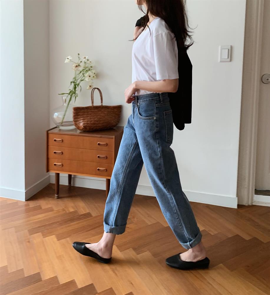 4 cách diện áo phông giúp nàng 30+ trông thật thanh lịch chứ không bị trẻ quá hóa lố-15