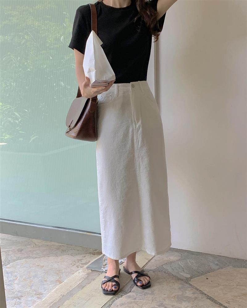 4 cách diện áo phông giúp nàng 30+ trông thật thanh lịch chứ không bị trẻ quá hóa lố-7