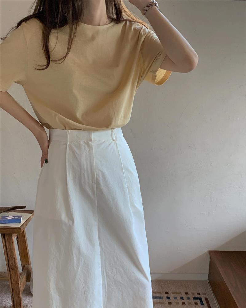 4 cách diện áo phông giúp nàng 30+ trông thật thanh lịch chứ không bị trẻ quá hóa lố-8