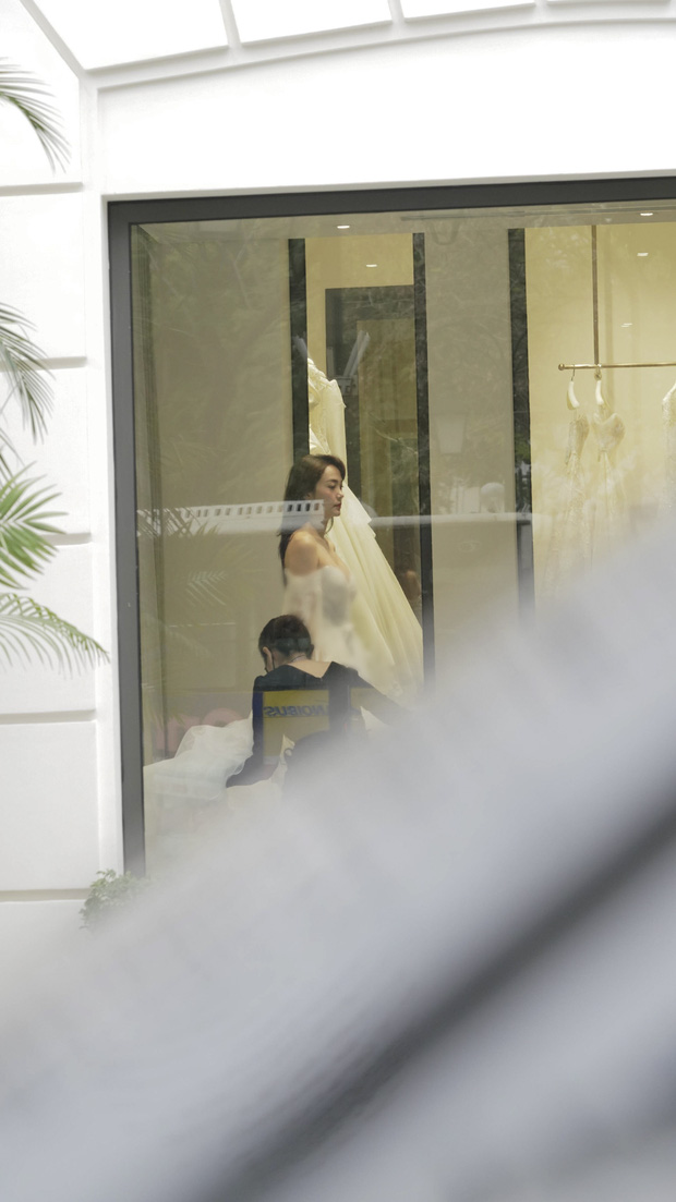 Rò rỉ ảnh Minh Hằng đi thử váy cưới sau màn cầu hôn chấn động Vbiz, ông xã doanh nhân có lộ diện?-1