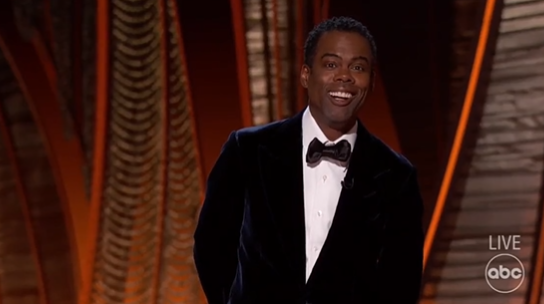 Sốc nhất OSCAR 2022: Tài tử Will Smith đấm thẳng mặt đồng nghiệp rồi chửi tục khiến ai nấy sốc nặng-5