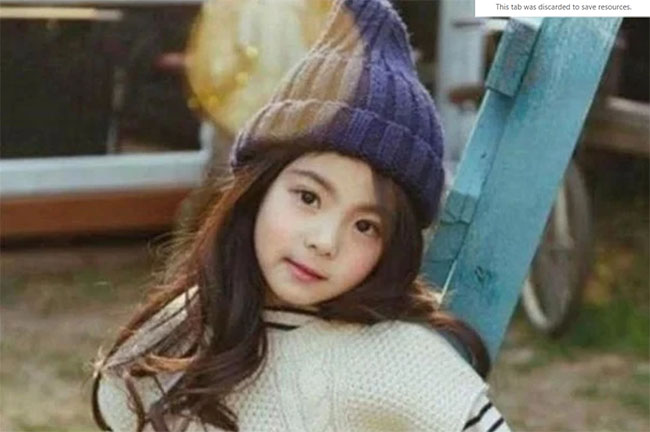 Bé gái 6 tuổi bị nghi phẫu thuật thẩm mỹ vì quá xinh đẹp, sau khi nhìn thấy cha mẹ cô bé, cư dân mạng phẫn nộ”-3